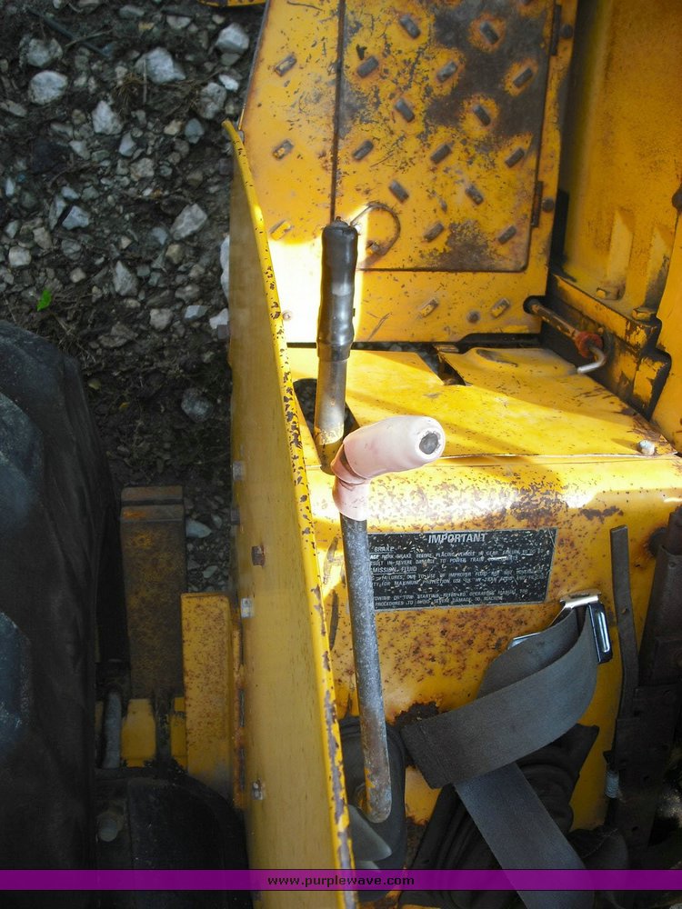 image for item 3498 1988 Case IH 585 tractor