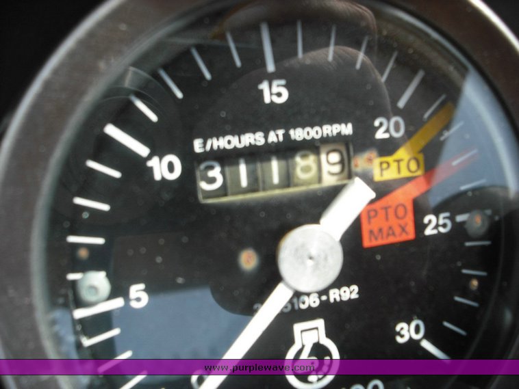 image for item 3498 1988 Case IH 585 tractor