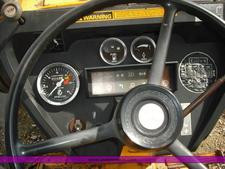 image for item 3498 1988 Case IH 585 tractor