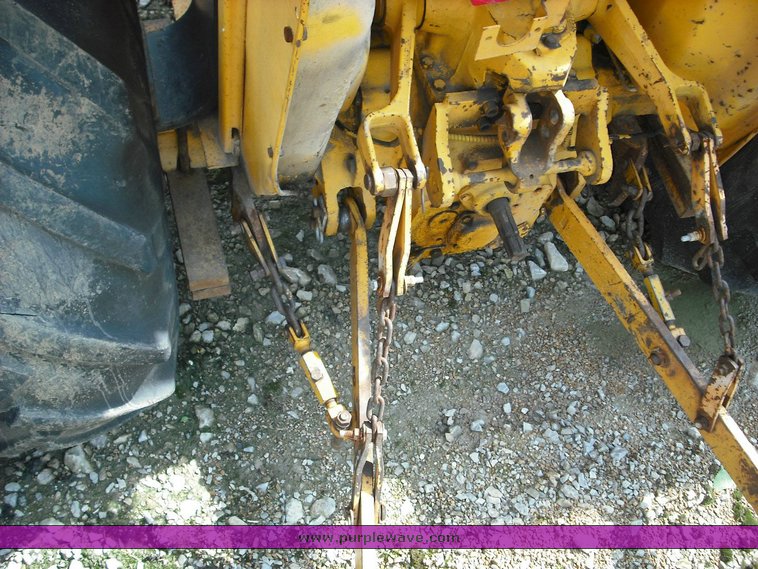 image for item 3498 1988 Case IH 585 tractor