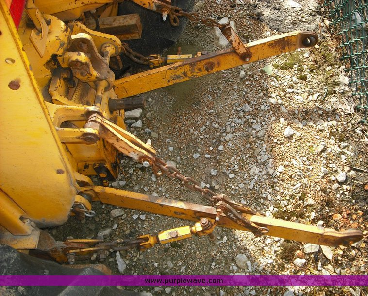 image for item 3498 1988 Case IH 585 tractor