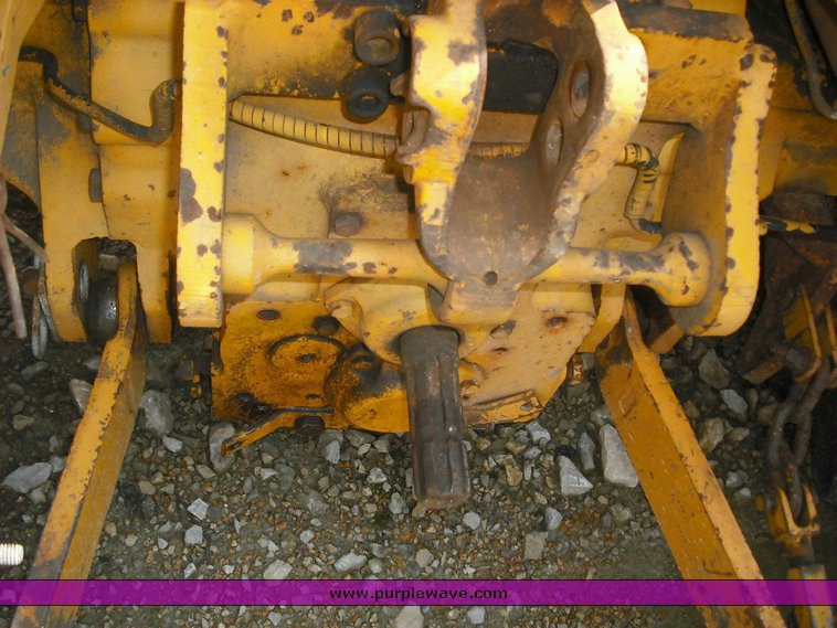 image for item 3498 1988 Case IH 585 tractor