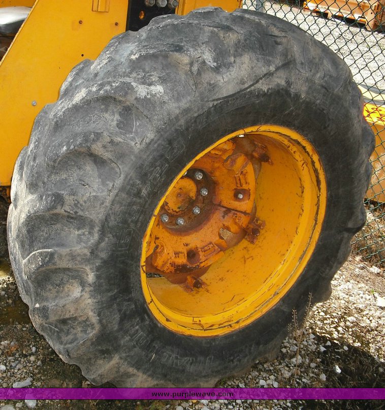 image for item 3499 1988 Case IH 585 tractor