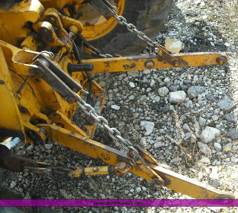 image for item 3499 1988 Case IH 585 tractor