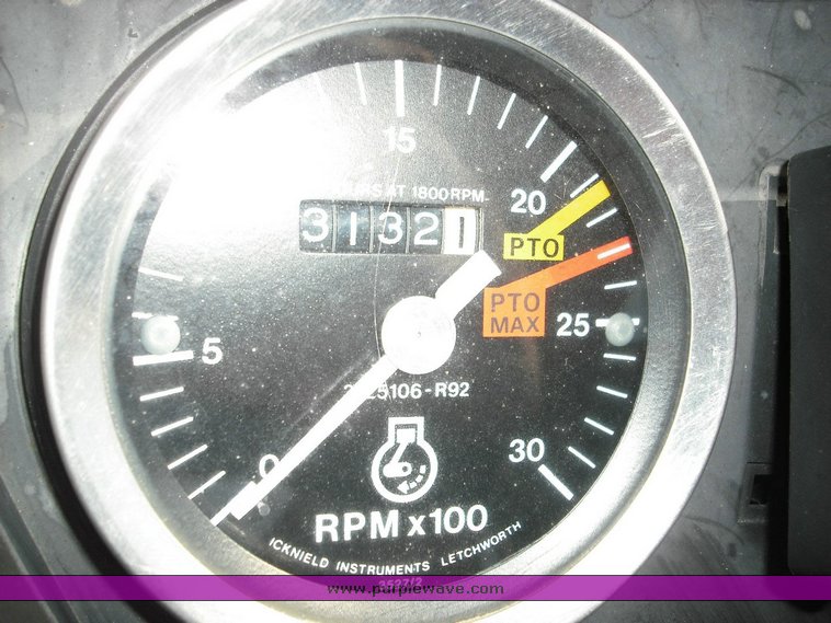 image for item 3499 1988 Case IH 585 tractor