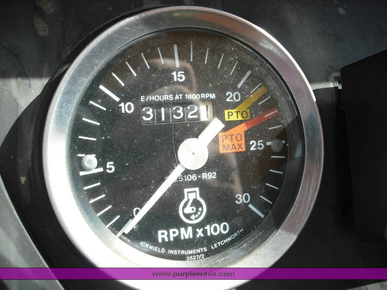 image for item 3499 1988 Case IH 585 tractor