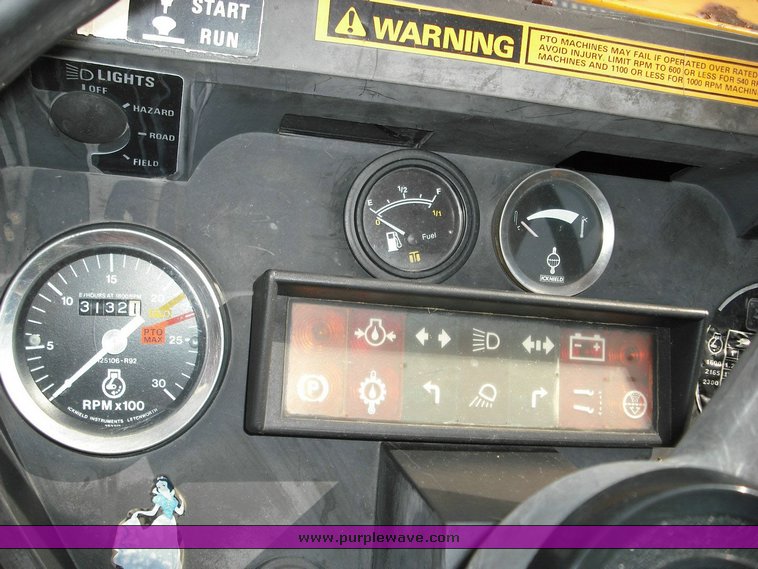 image for item 3499 1988 Case IH 585 tractor