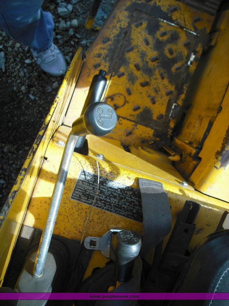 image for item 3499 1988 Case IH 585 tractor