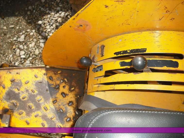 image for item 3499 1988 Case IH 585 tractor