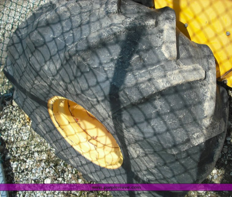 image for item 3500 1988 Case IH 585 tractor