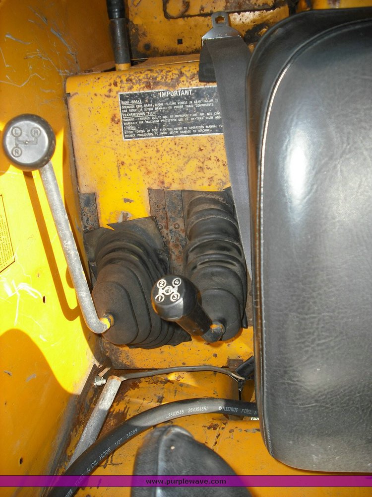 image for item 3500 1988 Case IH 585 tractor