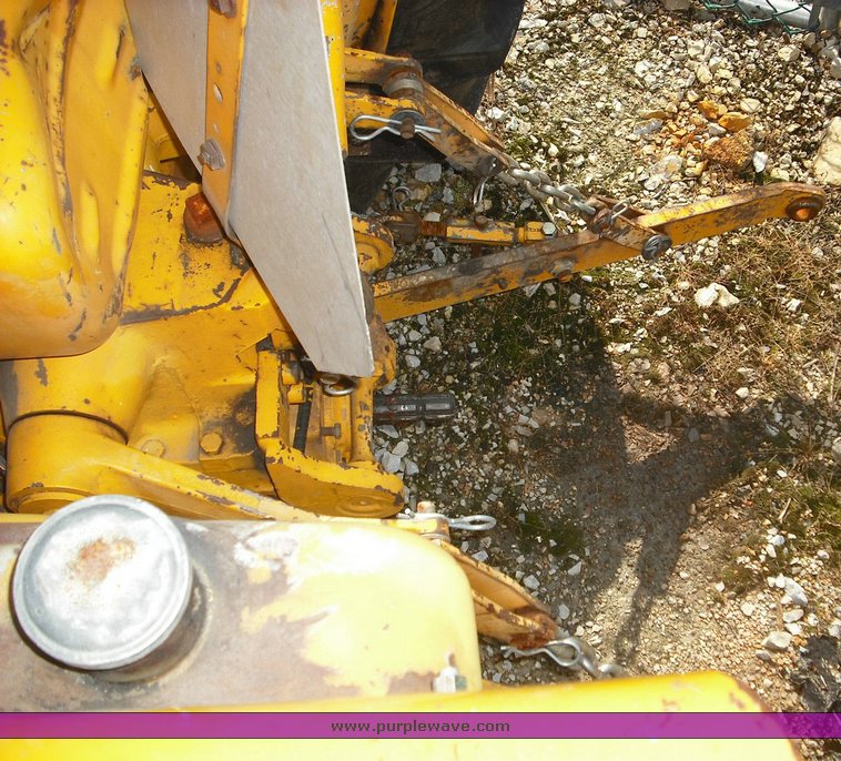 image for item 3500 1988 Case IH 585 tractor