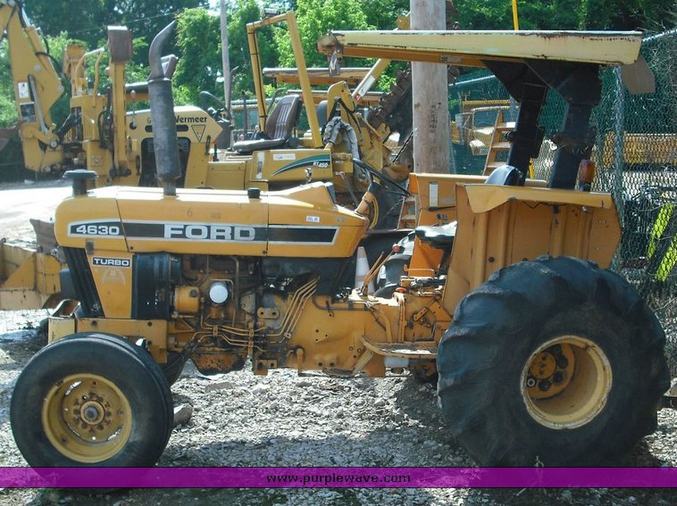 image for item 3501 1995 Ford 4630 tractor