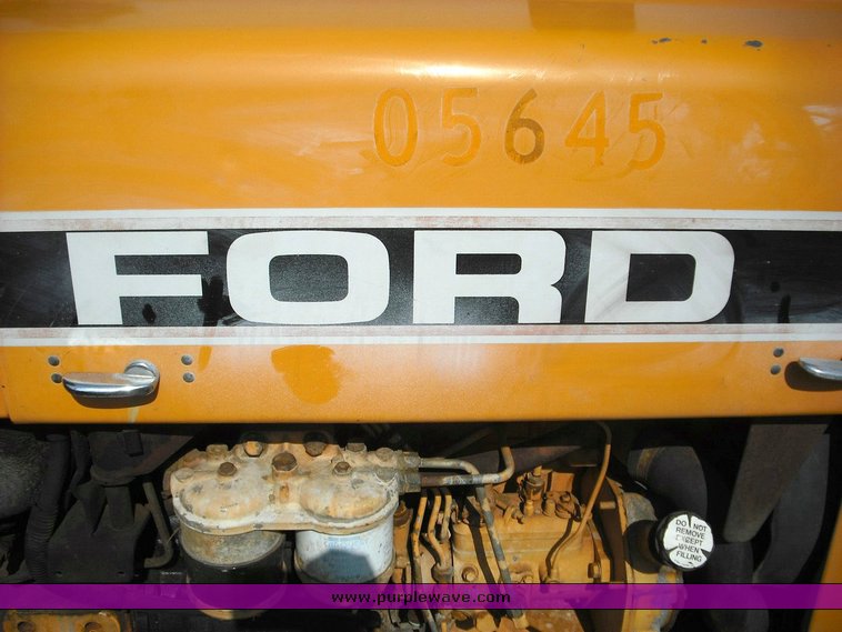 image for item 3501 1995 Ford 4630 tractor