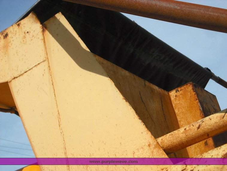 image for item 3502 1998 International Series 4900 6x4 dump truck