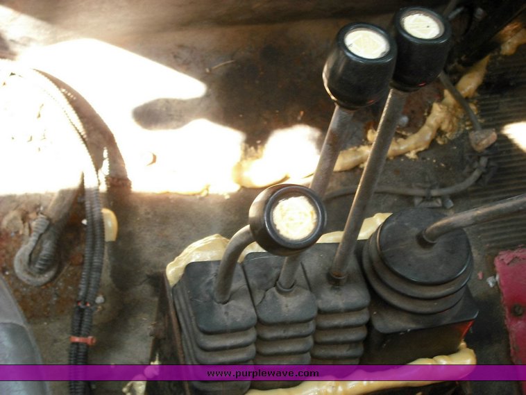 image for item 3502 1998 International Series 4900 6x4 dump truck