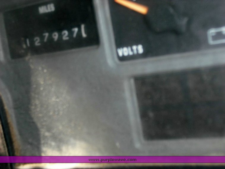 image for item 3502 1998 International Series 4900 6x4 dump truck