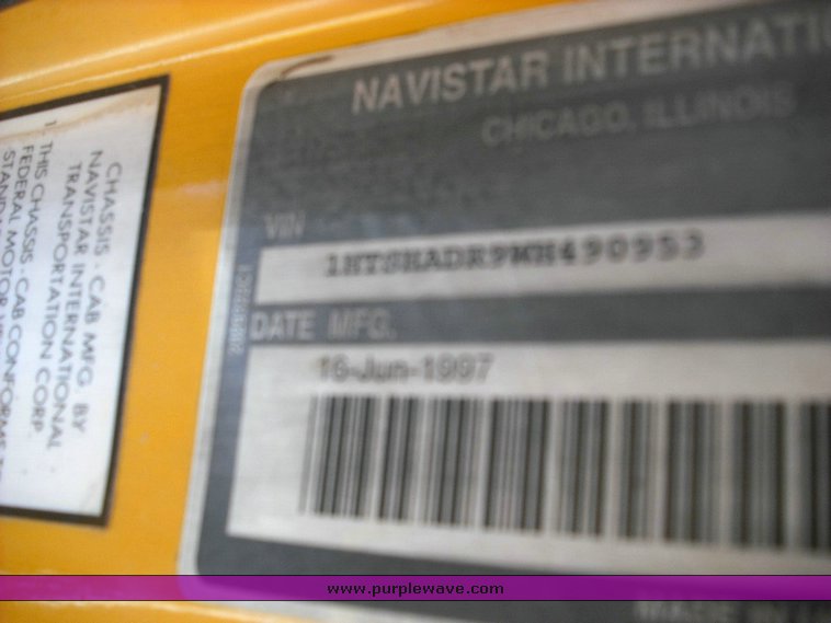 image for item 3502 1998 International Series 4900 6x4 dump truck