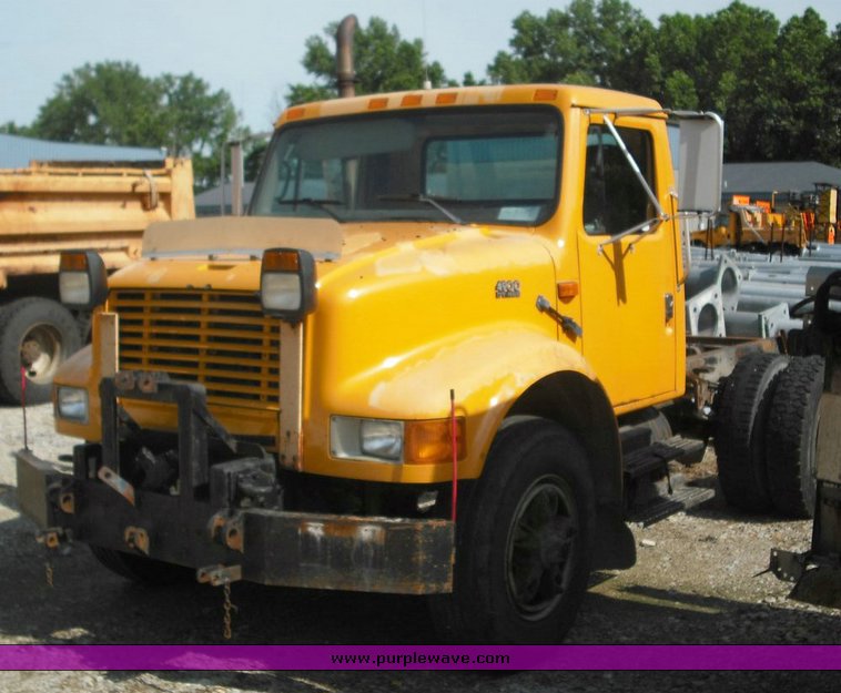 image for item 3503 1996 International Series 4900 4x2 dump truck