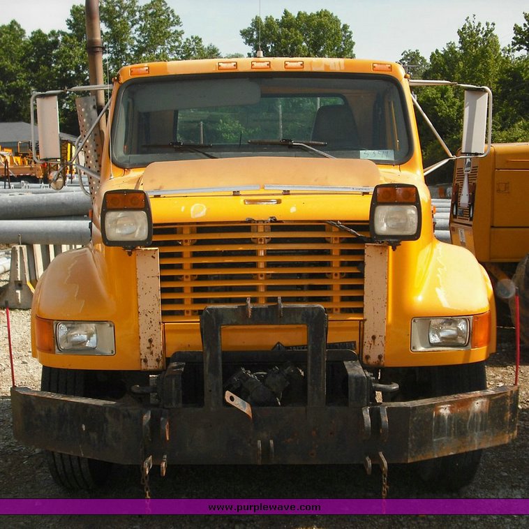 image for item 3503 1996 International Series 4900 4x2 dump truck