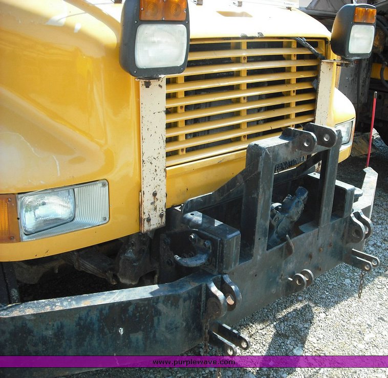 image for item 3503 1996 International Series 4900 4x2 dump truck