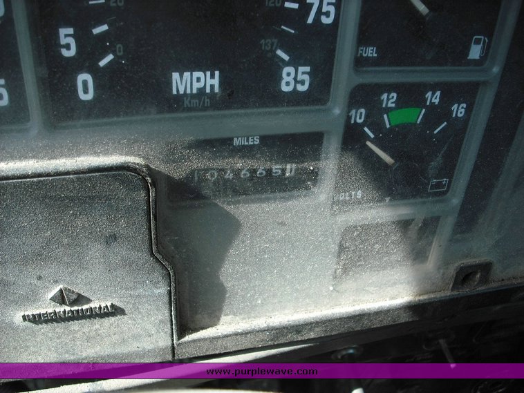 image for item 3503 1996 International Series 4900 4x2 dump truck