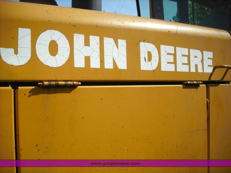 image for item 3504 1988 John Deere 670B motor grader XHD