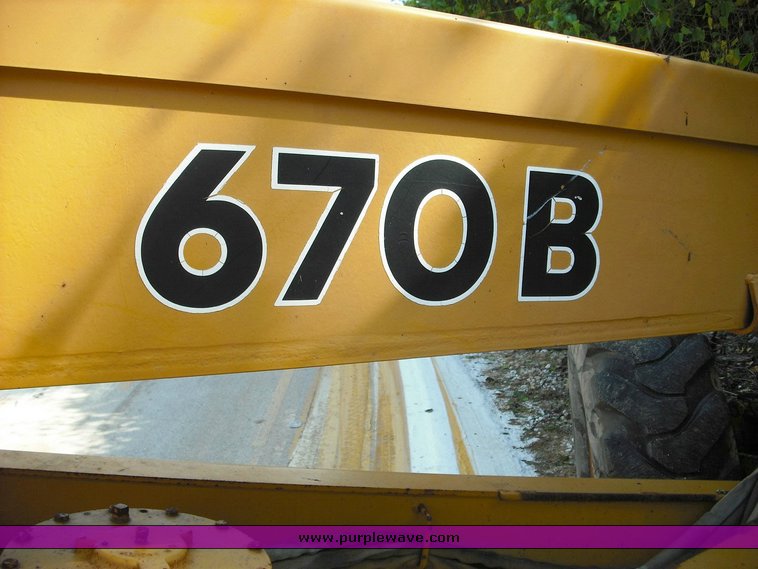 image for item 3504 1988 John Deere 670B motor grader XHD