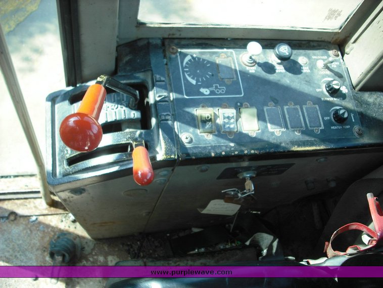 image for item 3504 1988 John Deere 670B motor grader XHD