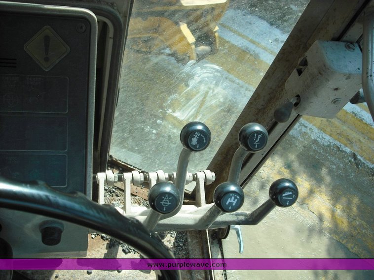 image for item 3504 1988 John Deere 670B motor grader XHD