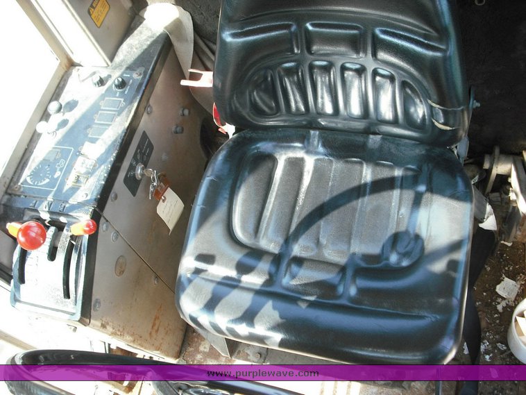 image for item 3504 1988 John Deere 670B motor grader XHD