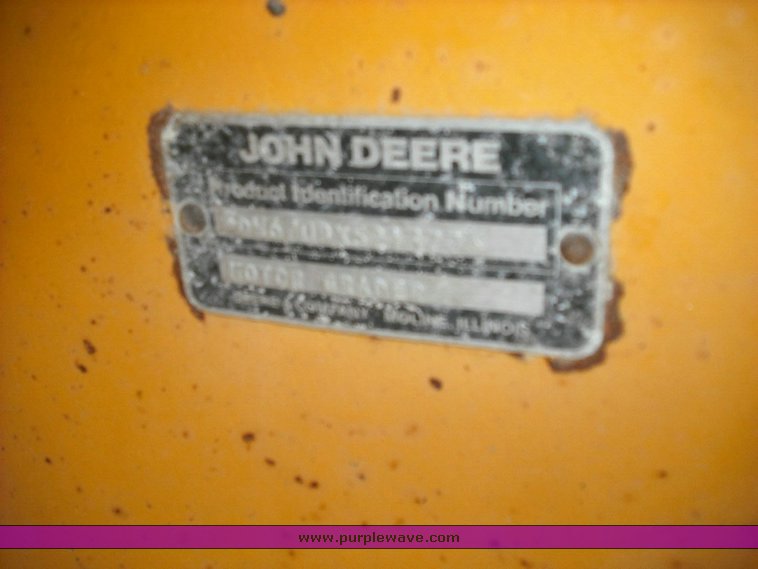 image for item 3504 1988 John Deere 670B motor grader XHD