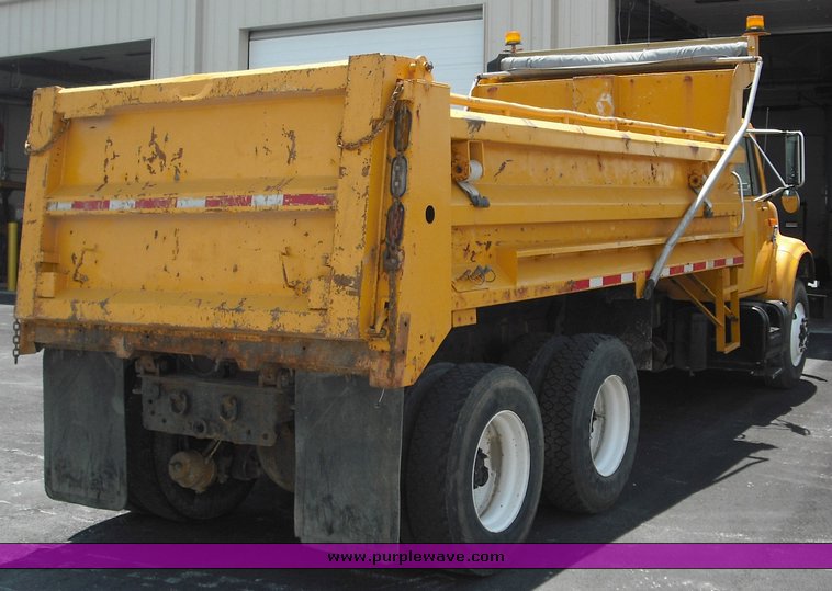 image for item 3510 1998 International Series 4900 6x4 dump truck