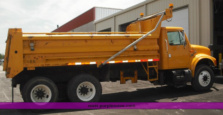 image for item 3510 1998 International Series 4900 6x4 dump truck