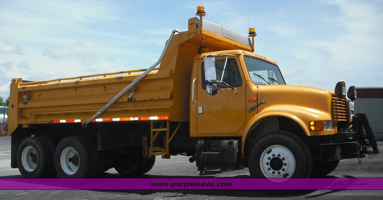 image for item 3510 1998 International Series 4900 6x4 dump truck