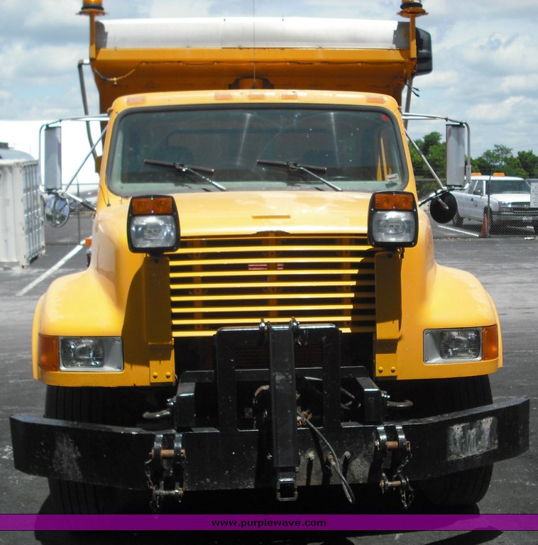 image for item 3510 1998 International Series 4900 6x4 dump truck