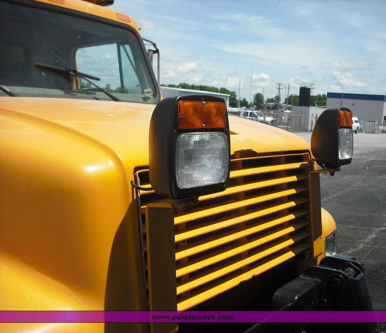 image for item 3510 1998 International Series 4900 6x4 dump truck