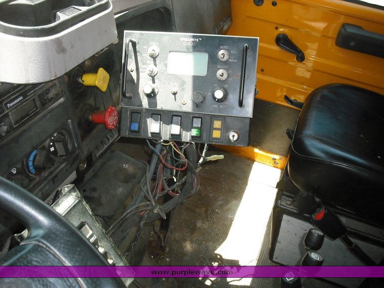 image for item 3510 1998 International Series 4900 6x4 dump truck