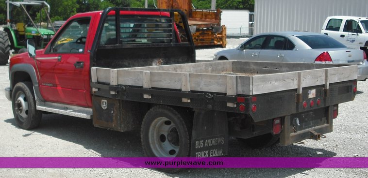 image for item 3511 2000 GMC Sierra C3500 HD flatbed truck