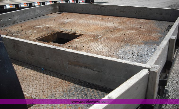 image for item 3511 2000 GMC Sierra C3500 HD flatbed truck