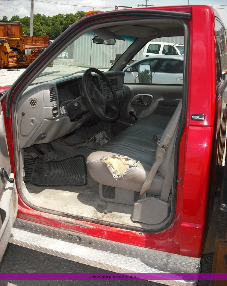 image for item 3511 2000 GMC Sierra C3500 HD flatbed truck