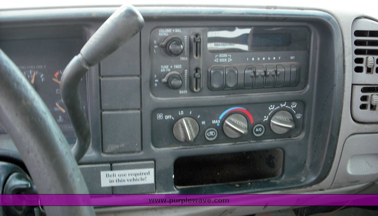 image for item 3511 2000 GMC Sierra C3500 HD flatbed truck