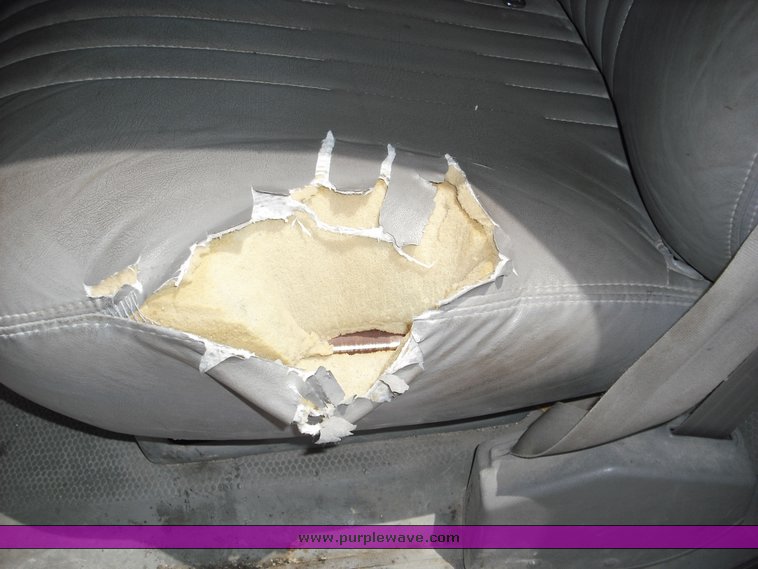 image for item 3511 2000 GMC Sierra C3500 HD flatbed truck