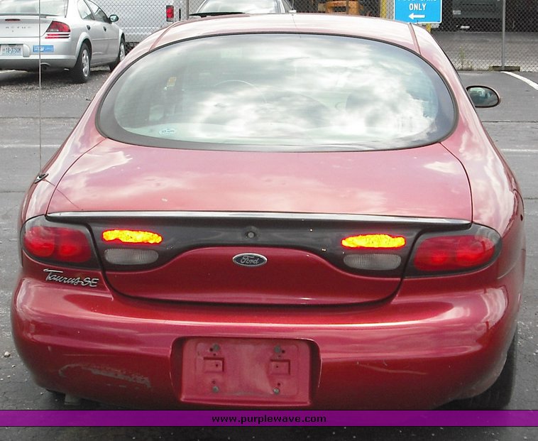 image for item 3512 1999 Ford Taurus SE