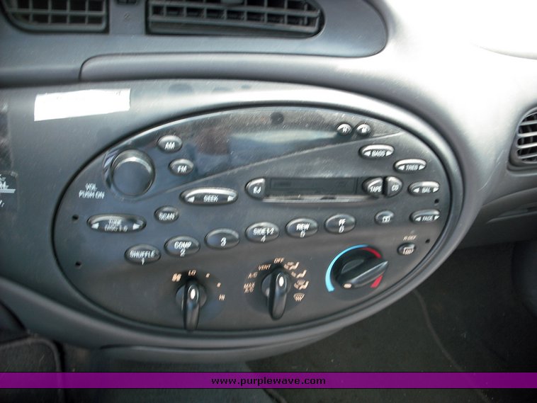 image for item 3512 1999 Ford Taurus SE