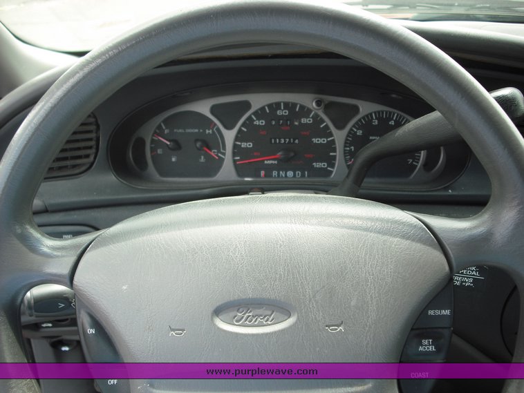 image for item 3512 1999 Ford Taurus SE