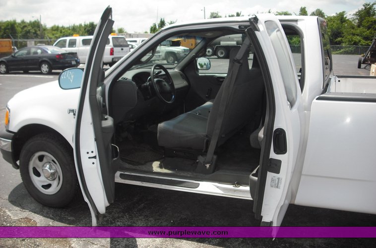 image for item 3514 2001 Ford F150 pickup truck