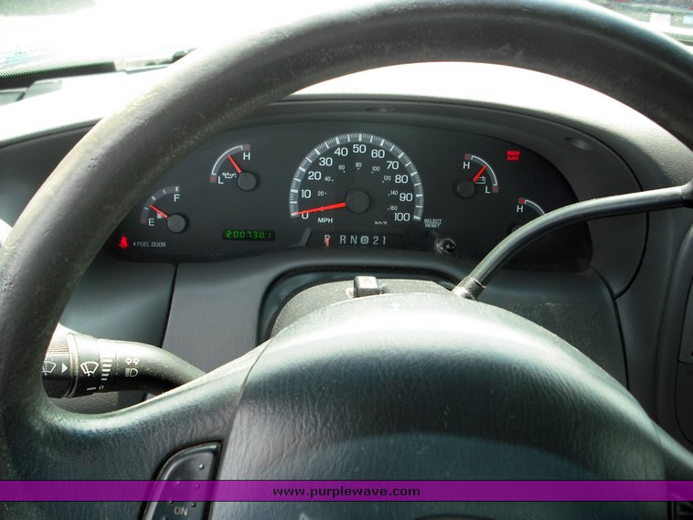 image for item 3514 2001 Ford F150 pickup truck