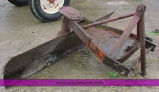 image for item 1003 1966 International 404 tractor