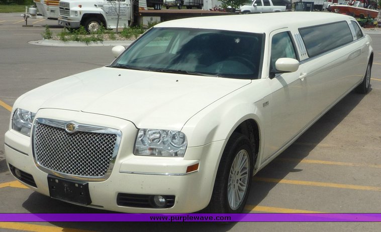image for item 1010 2008 Chrysler 300 Touring limousine